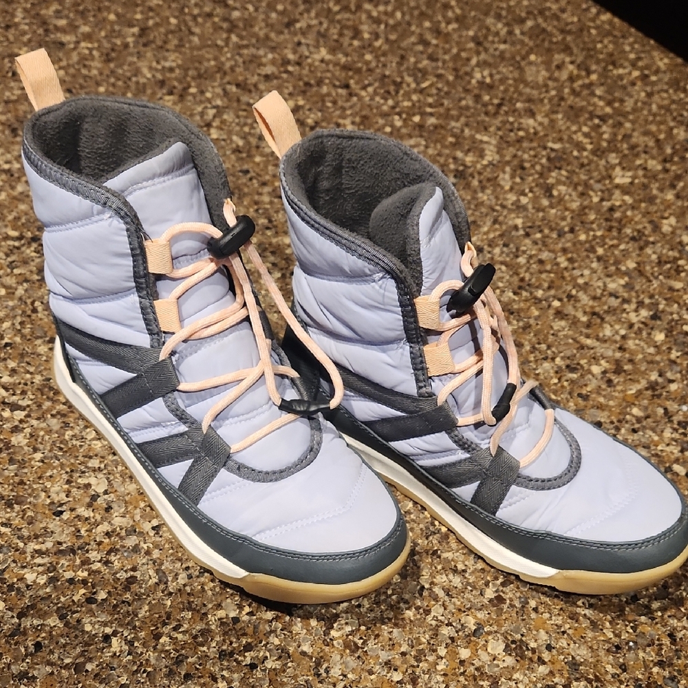 Stylish Women's Gray and Pink Winter Boots